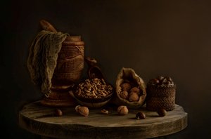 Rustykalna martwa natura z orzechami