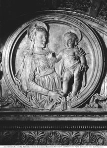 Madonna z Dzieciątkiem Pomnik Carlo Marsuppini (marmur)