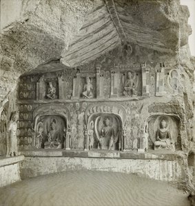 Posągi buddów i bodhisattwów, jaskinia 259, północna ściana, jaskinie Dunhuang, Chiny, zdjęcie 1275/1 (114) autorstwa Desmond Parsons
