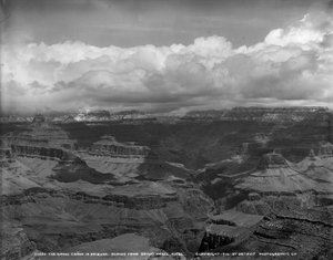 Grand Canon w Arizonie naprzeciwko hotelu Bright Angel, ok. 1900 r. autorstwa Detroit Publishing Co.