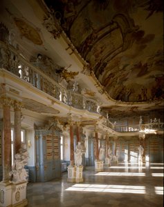 Widok sali bibliotecznej klasztoru Schussenried zrealizowanej przez architekta Domenikusa Zimmermanna (1685-1766) Schussenried XVIII w., Niemcy autorstwa Dominikus Zimmermann