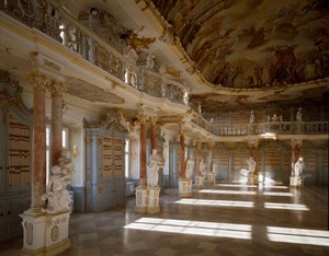 Widok sali bibliotecznej klasztoru Schussenried zrealizowanej przez architekta Domenikusa Zimmermanna (1685-1766) Schussenried XVIII w., Niemcy autorstwa Dominikus Zimmermann
