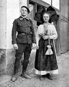 Para w tradycyjnych strojach, Alzacja-Lotaryngia, Ren, 1936.