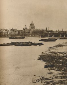 Embankment i Blackfriars z południowego krańca mostu Waterloo, c1935. autorstwa Donald McLeish