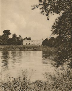 Fair Thames myje trzcinowe brzegi, Syon House, c1935. autorstwa Donald McLeish