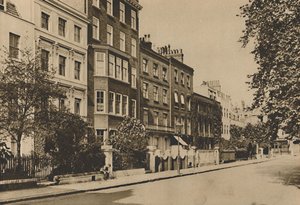 Plac Kensington, który nadal zachowuje pokój dwóch wieków, ok. 1935. autorstwa Donald McLeish