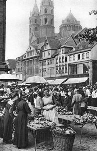Rynek w katedrze Wormacji, Wormacja, Niemcy, 1922 r.