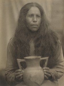 Kobieta Cherokee, ok. 1929 r. (zdjęcie czarno-białe)