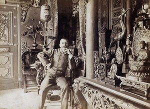 Pierre Loti (1850-1923) francuski pisarz, tutaj, w domu w Rochefort, fot. Paul Cardon aka Dornac 1892