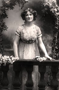 Nina Sevening, aktorka, 1900.