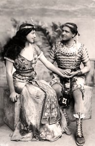 Ruth Vicent 1877-1955 i Roland Cunningham w scenie z Amasis, początek XX wieku.