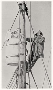 Komandor Frank Wild (1873-1939) na maszcie podczas wyprawy Endurance na Antarktydę, 1914-1916 autorstwa Dr. Alexander Macklin