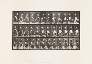 Płyta 107. Zwrot do schodów wstępujących, wiadro z wodą i miotła w rękach autorstwa Eadweard Muybridge