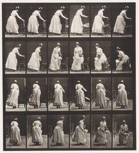 Talerz 243. Umieszczanie krzesła, siedzenie i flirtowanie z wachlarzem autorstwa Eadweard Muybridge