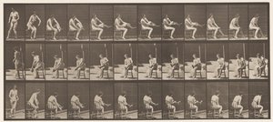 Talerz 418. Toaleta, siedzenie i wkładanie pończoch, 1872-1885 autorstwa Eadweard Muybridge