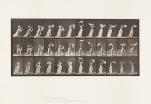 Talerz 421. Toaleta; Zarzucanie chusteczki na ramiona autorstwa Eadweard Muybridge