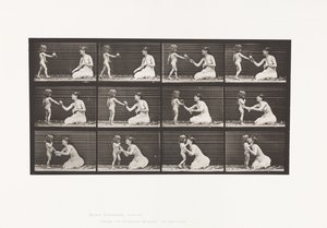 Talerz 465. Dwa modele, dziecko 70N, przynoszące bukiet do 12, 1885 autorstwa Eadweard Muybridge
