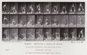 Postać ludzka w ruchu: Kobieta, opróżniająca miskę z wodą (zdjęcie czarno-białe) autorstwa Eadweard Muybridge