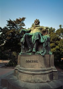 Pomnik ku czci niemieckiego poety Johanna Wolfganga von Goethego (1749-1832) wykonany przez Edmunda von Hellmera (1850-1935) autorstwa Edmund Ritter von Hellmer