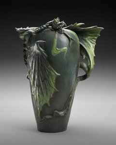 Wazon "Smoczy", Riessner, Stellmacher & Kessel, ok. 1930 r. 1900 (ceramiczne) autorstwa Edouard Stellmacher