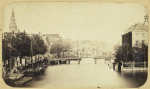 Widok na Zwanenburgwal w Amsterdamie