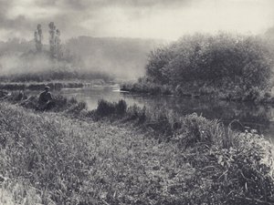 Mglisty jesienny poranek na teście (zdjęcie czarno-białe) autorstwa Edward Alfred Barton