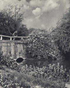 Most nad kanałem Frays, Uxbridge (zdjęcie czarno-białe) autorstwa Edward Alfred Barton