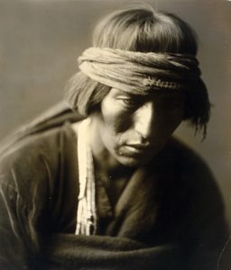 Hastobiga, szaman Navaho autorstwa Edward Sheriff Curtis