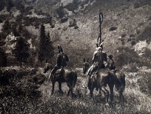 Indianie Ameryki z plemienia Apsaroke w czarnym kanionie, Stany Zjednoczone autorstwa Edward Sheriff Curtis