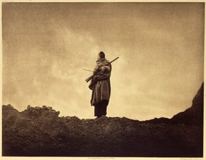 Łowca owiec-owiec, Sioux. Owce górskie, pasące się w najbardziej niedostępnych częściach Złych Ziem, były poszukiwane tylko przez najodważniejszych myśliwych. Zdjęcie pochodzi z tomu 3 encyklopedii Edwarda S. Curtisa (1868-1952) o Indianach Ameryki Północn autorstwa Edward Sheriff Curtis