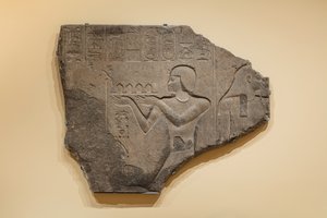Ulga z Ptolemeuszem II składającym ofiarę bogu, 285-246 p.n.e. (Granit) autorstwa Egyptian