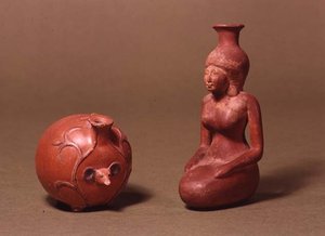Naczynia w kształcie dziewczynki i jeża (ceramika) autorstwa Egyptian