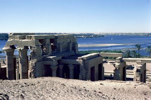 Widok na rzymską i ptolemejską podwójną świątynię Sobka i Haroerisa na Nilu