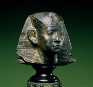 Głowa króla Amenemhata III z Asuanu, Państwo Środka, 1842-1797 pne (ciemny wapień kopalny)