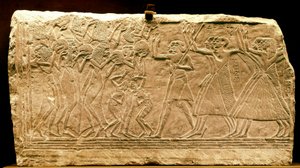 Starożytny Egipt: płaskorzeźba przedstawiająca procesję z tancerką. Nowe imperium. Regne Ramzesa II. XIV wiek p.n.e. Muzeum Kairskie. Egipt autorstwa Egyptian 18th Dynasty