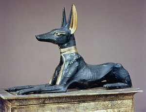 Anubis, egipski bóg zmarłych ze skrzyni w formie świątyni, z grobowca Tutanchamona (ok. 1370-52 pne) Nowe Królestwo (drewno) (patrz także 63054)