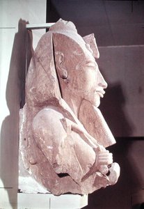 Popiersie Amenophisa IV (Echenatona) (ok. 1364-1347 pne) ze świątyni Amona w Karnaku, ok. 1353-1337 pne (piaskowiec)
