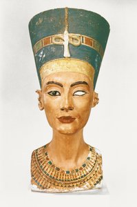 Popiersie królowej Nefretete, widok z przodu, z pracowni rzeźbiarza Tutmozisa w Tell el-Amarna (malowany wapień) (patrz także 114018 i 114020)