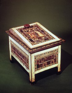 Skrzynia z grobowca Tutanchamona (ok. 1370-1352 pne) Nowe Królestwo (drewno, brąz, kość słoniowa i kolorowa glazura) (patrz także 220898) autorstwa Egyptian 18th Dynasty