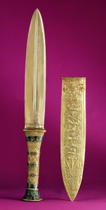 Sztylet i pochewka z grobu Tutanchamona (ok. 1370-1352 p.n.e.) Nowe Królestwo (złoto inkrustowane lapis lazuli)