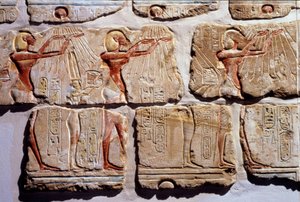 Starożytność egipska: „Uwielbienie słońca”” Fragment muru w gresie od Amenophisa IV do Luksoru. 1365-1360 pne. XVIII dynastia autorstwa Egyptian 18th Dynasty