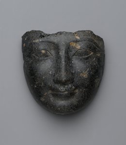 Twarz z pokrywy sarkofagu, zakupiona w Luxor, New Kingdom (granit)
