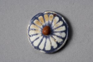 Okrąg kwiatowy, okres Amarna, 1353-37 pne (fajans)