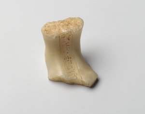 Stopa shabti z Nefertiti, Nowe Królestwo (alabaster)