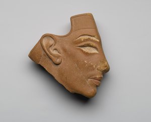 Głowica profilowana z wkładką, z Tell el-Amarna, New Kingdom, c.1353-36 pne (czerwony kwarcyt)