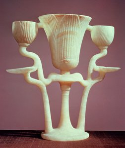 Lampa w formie trzech kwiatów lotosu, z grobowca Tutanchamona (ok. 1370-52 pne) Nowe Królestwo (alabaster)