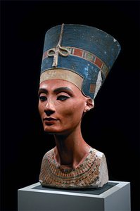Nefertiti (14 wpne) królowa-małżonka faraona Echnatona (wapień) autorstwa Egyptian 18th Dynasty