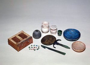 Przedmioty wyjęte z grobu egipskiej damy, z grupy grobowej 1723, z Sidmant el-Gebel, Nowe Królestwo autorstwa Egyptian 18th Dynasty
