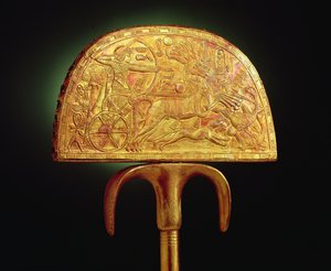 Wachlarz ze strusich piór, z Grobowca Tutanchamona (ok. 1370-1352 pne) Nowe Królestwo (drewno pokryte blachą złota) (patrz także 3975)