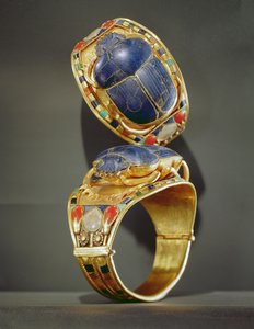 Bransoleta ze skarabeuszy, z grobu Tutanchamona, Nowe Królestwo (złoto i lapis lazuli)